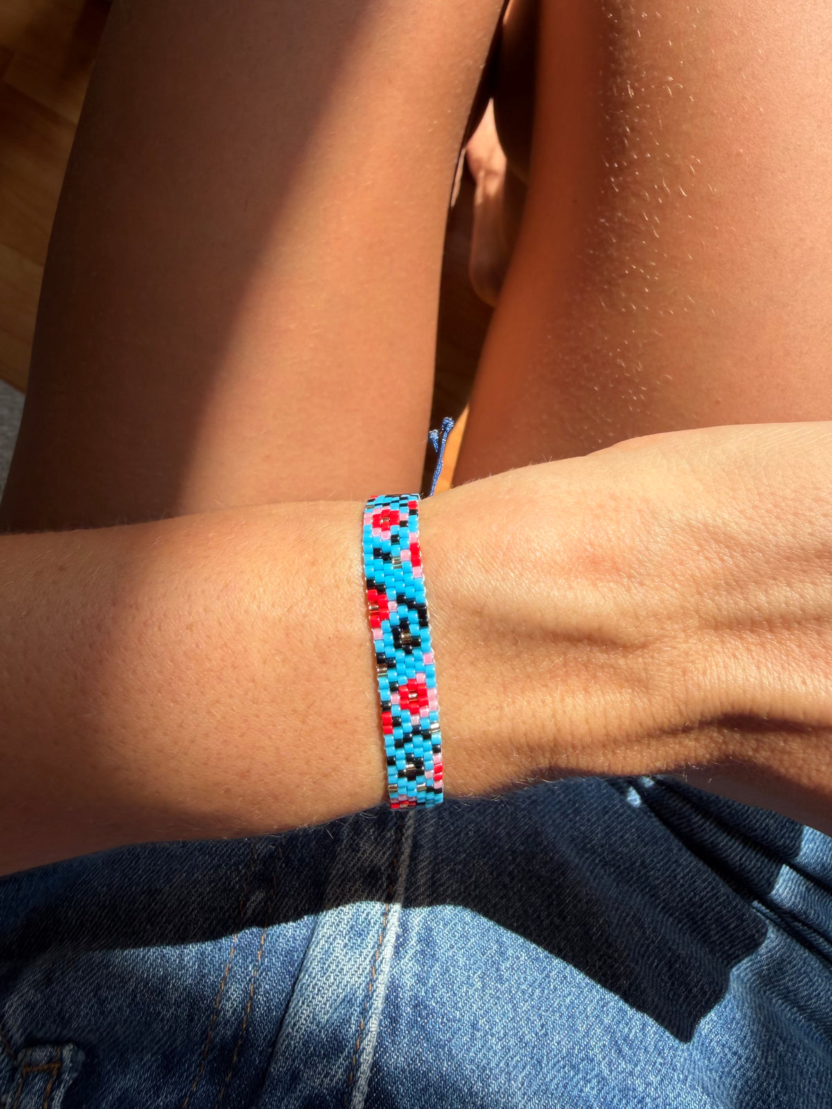 Bunte Blumen-Armbänder - 2