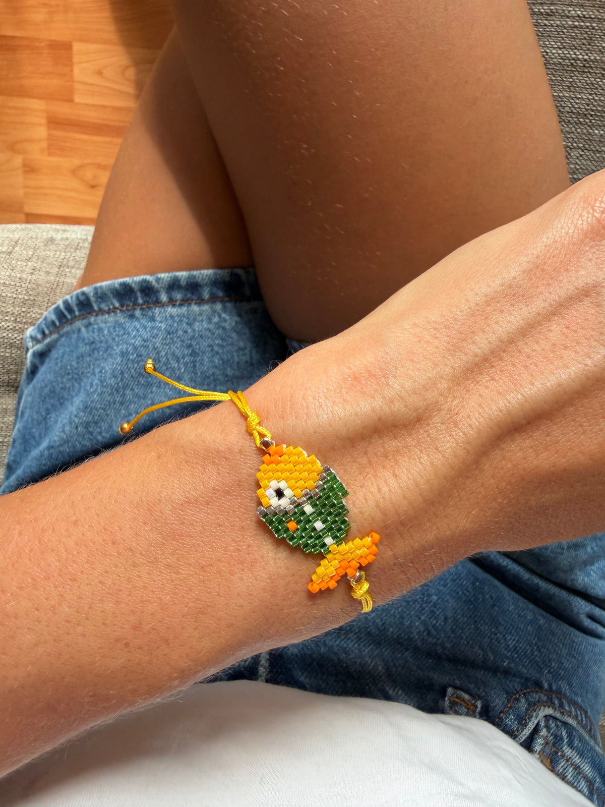 Bunte Perlen-Armband mit Fisch Design