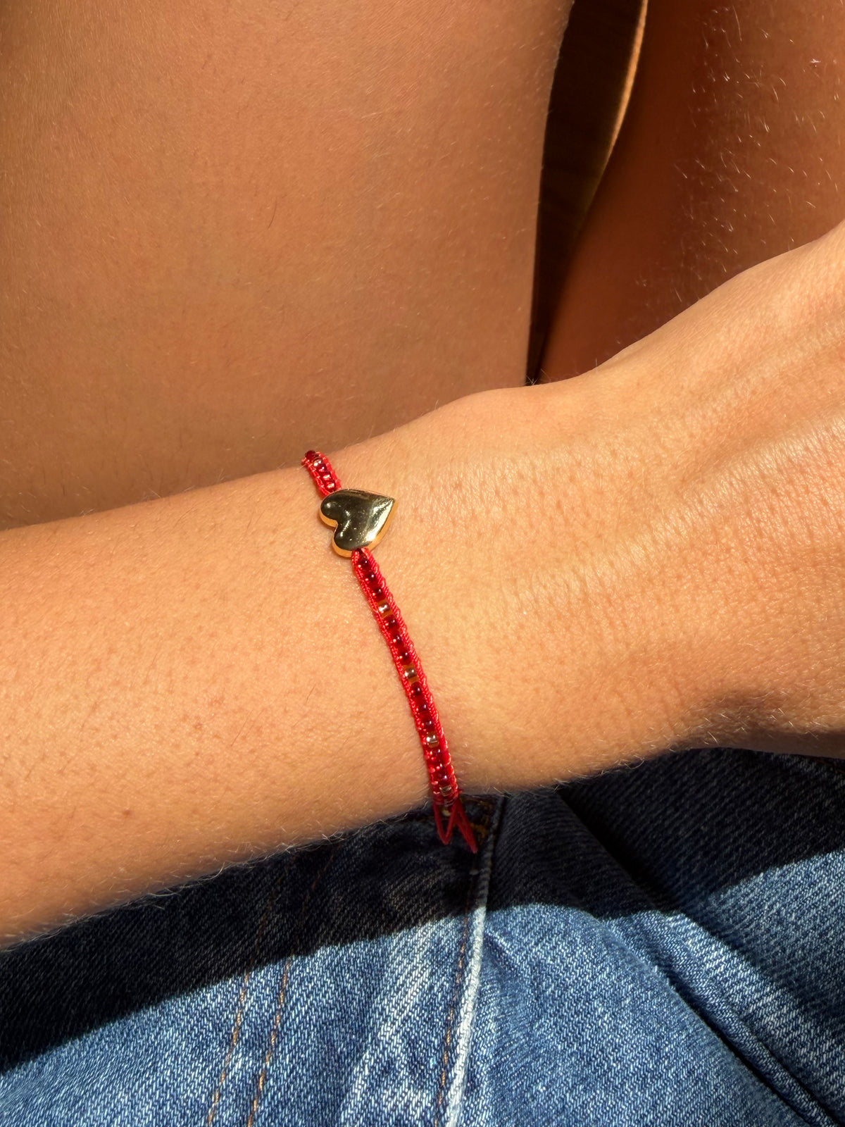 Rote Perlenarmband mit Herz-Anhänger