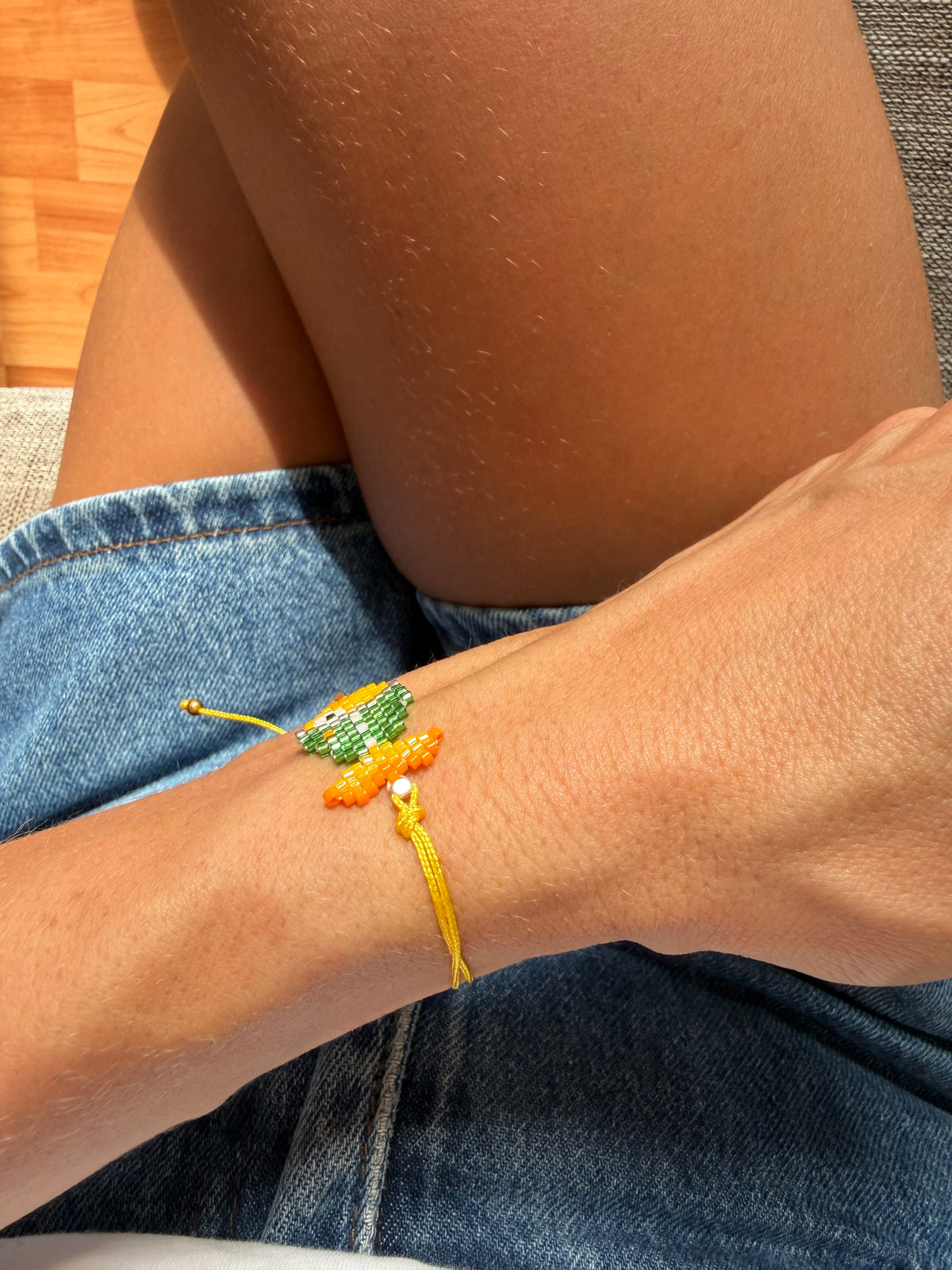 Bunte Perlen-Armband mit Fisch Design