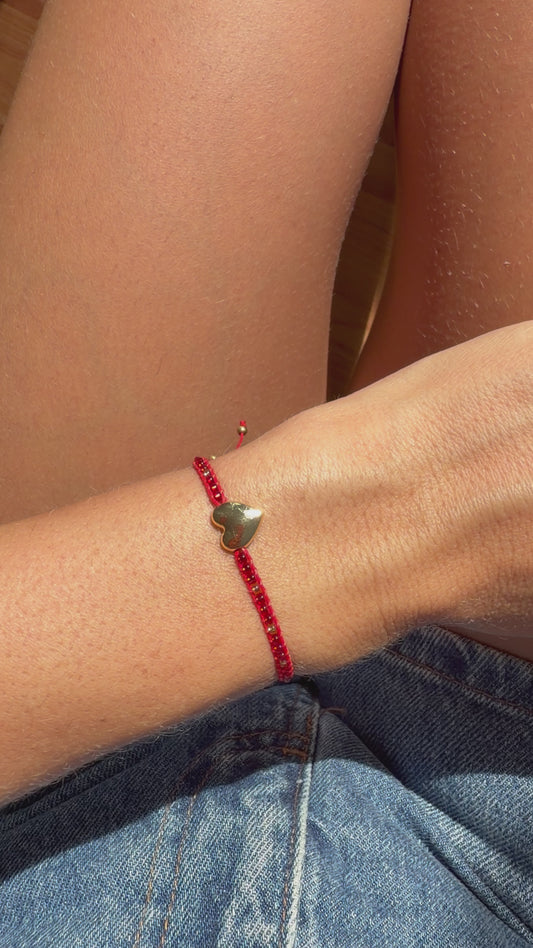 Rote Perlenarmband mit Herz-Anhänger